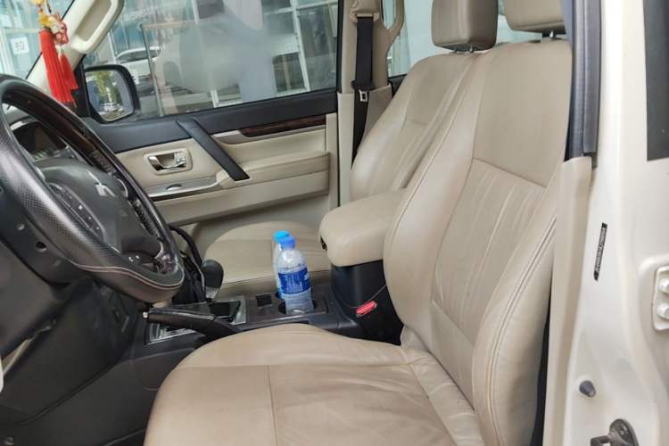 Used Mitsubishi Pajero 2018 V97 3.8L 5-Door GLS Sunroof – Middle East Left Front Seat