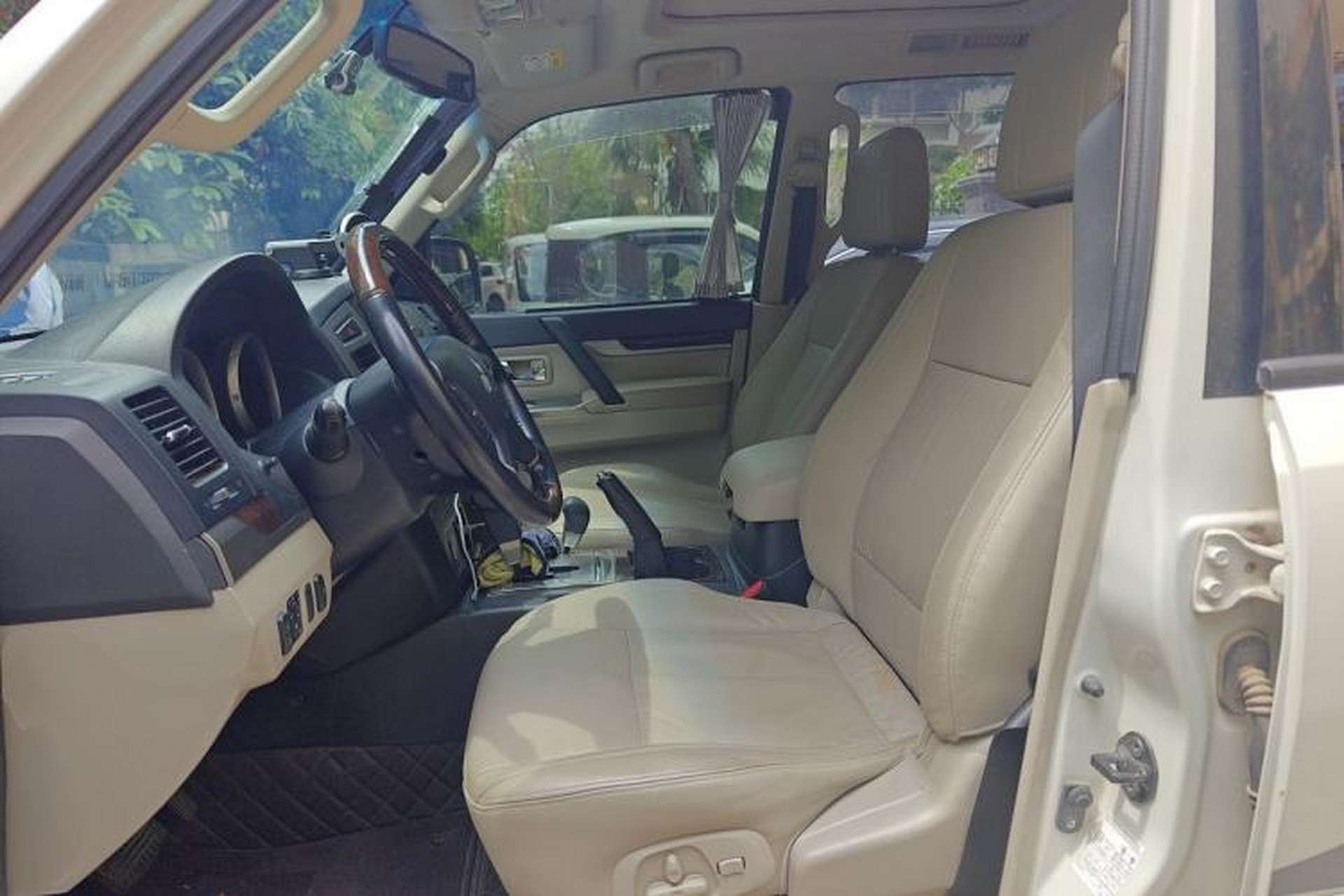 Used Mitsubishi Pajero 2018 V97 3.8L 5-Door GLS Sunroof Dual Differential – Middle East Left Front Seat