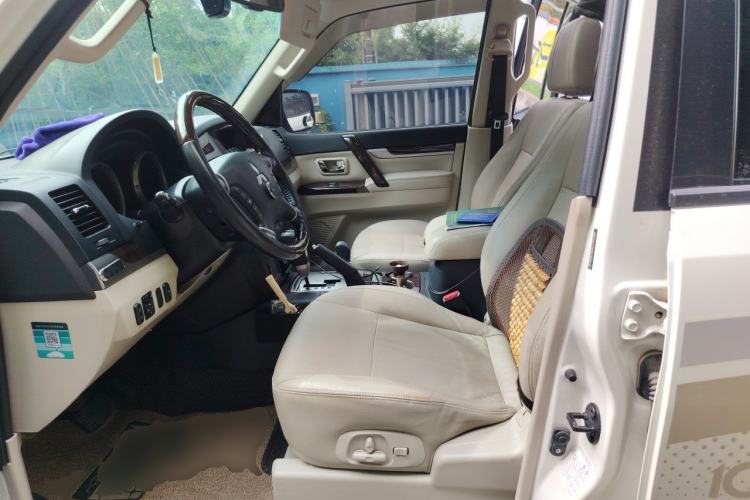Used Mitsubishi Pajero  Left Front Seat