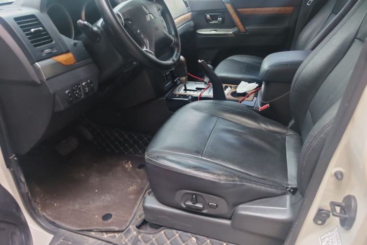 Used Mitsubishi Pajero 2018 3.0L Automatic Prestige Edition Left Front Seat