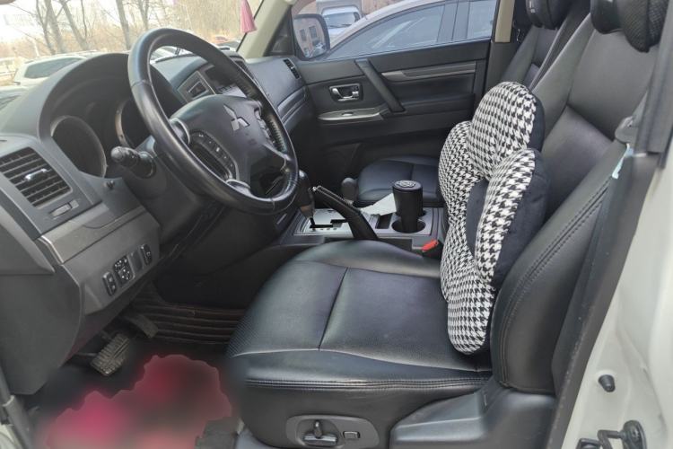 Used Mitsubishi Pajero 2018 3.0L Automatic Standard Edition Left Front Seat