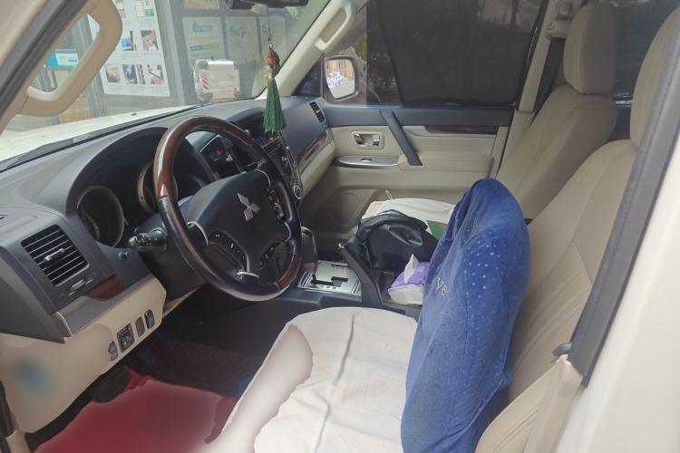 Used Mitsubishi Pajero  Left Front Seat