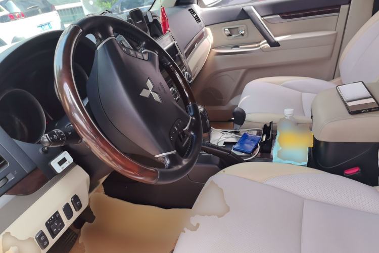 Used Mitsubishi Pajero 2018 V97 3.8L 5-Door GLS Sunroof – U.S. Specification Left Front Seat