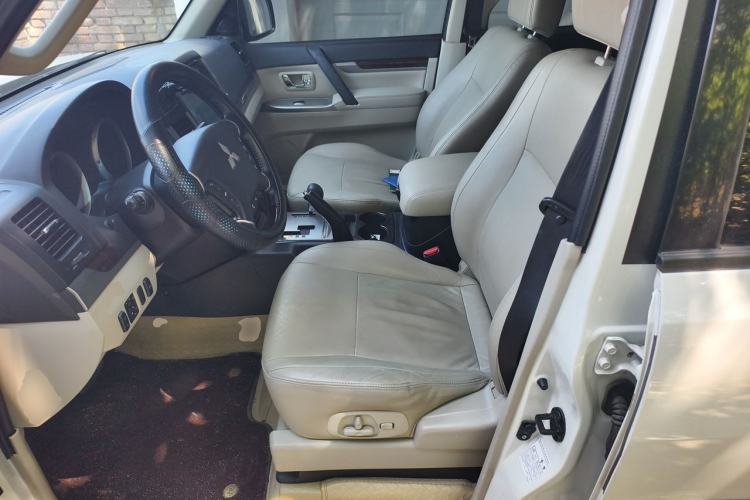 Used Mitsubishi Pajero 2018 V97 3.8L 5-Door GLS Sunroof Single-Difference Model – Middle East Left Front Seat
