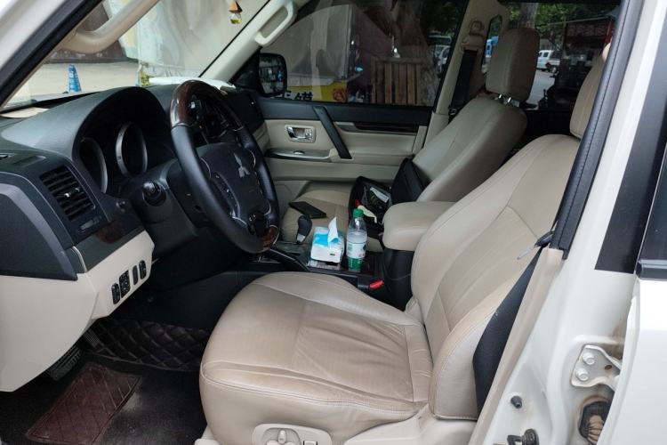Used Mitsubishi Pajero  Left Front Seat