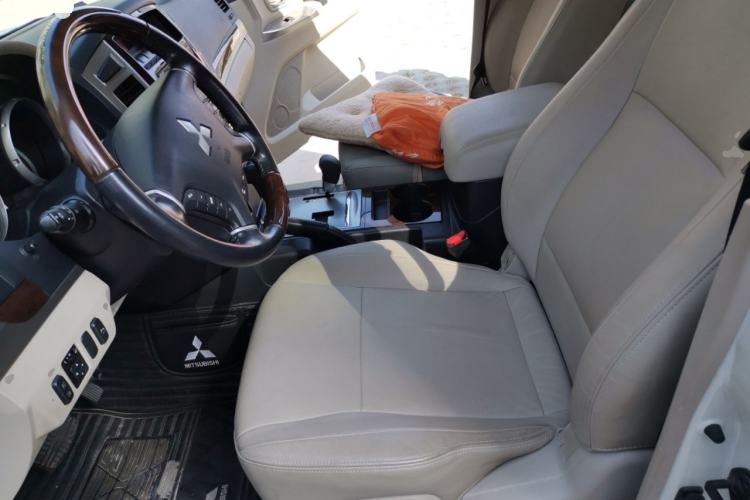 Used Mitsubishi Pajero 2018 V93 3.0L 5-Door GLS Genuine Leather Version – Middle East Left Front Seat