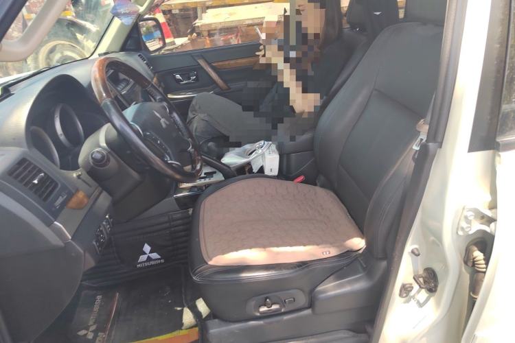 Used Mitsubishi Pajero 2018 3.0L Automatic Prestige Edition Left Front Seat