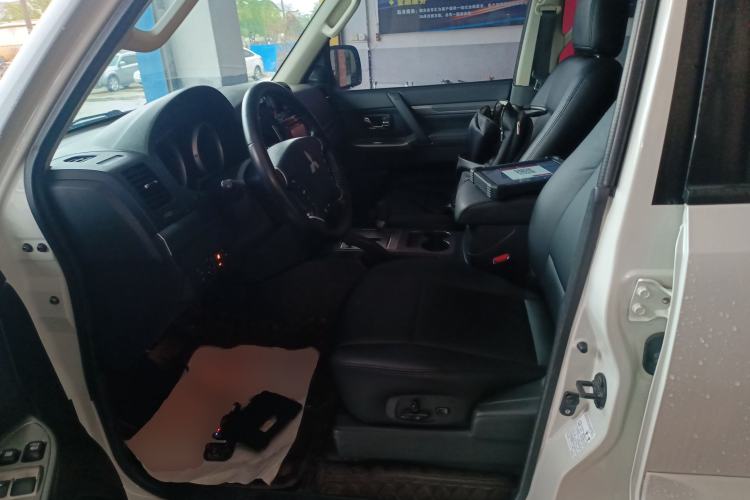 Used Mitsubishi Pajero 2018 V97 3.8L 5-Door GLS Sunroof – Middle East Left Front Seat
