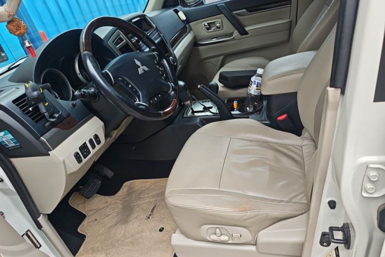 Used Mitsubishi Pajero  Left Front Seat