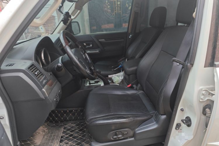 Used Mitsubishi Pajero  Left Front Seat