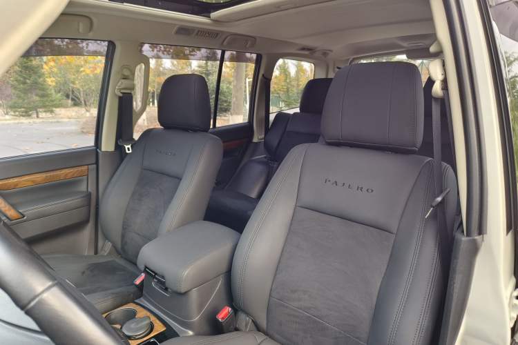 Used Mitsubishi Pajero 2018 3.0L Automatic Comfort Edition Left Front Seat
