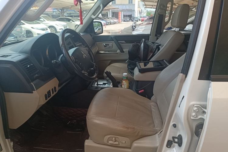 Used Mitsubishi Pajero 2018 V97 3.8L 5-Door GLS Sunroof – Middle East Left Front Seat
