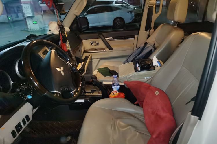 Used Mitsubishi Pajero 2018 V97 3.8L 5-Door GLS Sunroof Single-Difference Model – Middle East Left Front Seat
