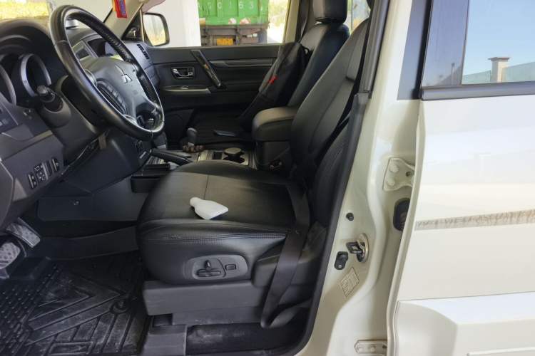 Used Mitsubishi Pajero 2018 3.0L Automatic Standard Edition Left Front Seat