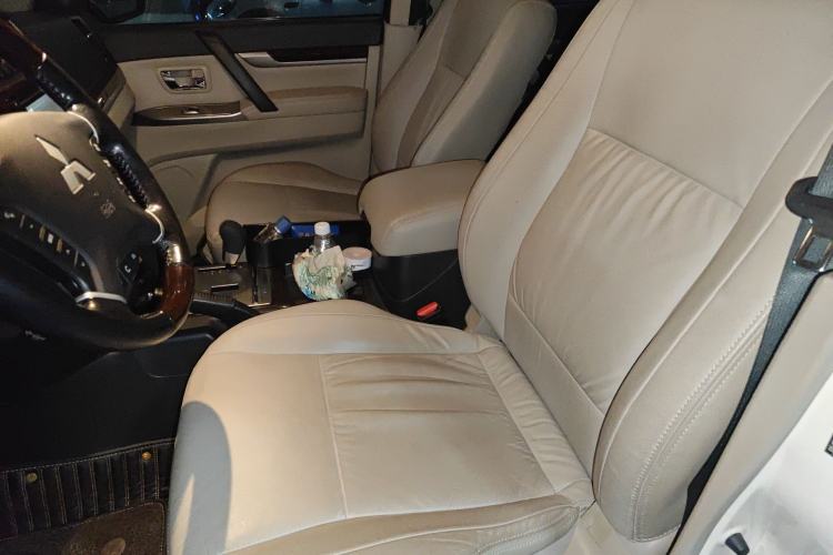 Used Mitsubishi Pajero 2018 V97 3.8L 5-Door GLS Sunroof Dual Differential – Middle East Left Front Seat