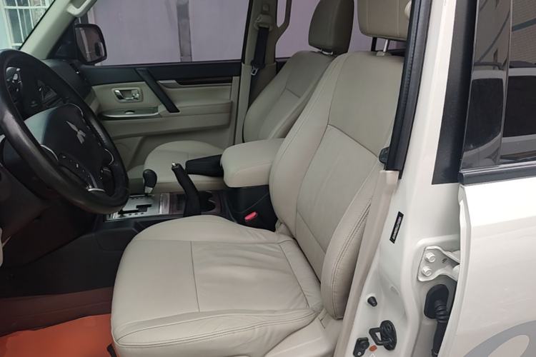 Used Mitsubishi Pajero  Left Front Seat