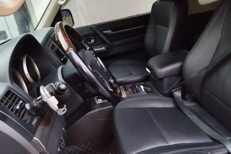 Used Mitsubishi Pajero  Left Front Seat