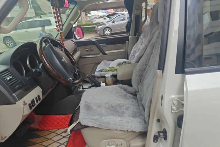 Used Mitsubishi Pajero  Left Front Seat