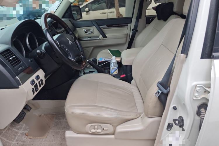 Used Mitsubishi Pajero  Left Front Seat