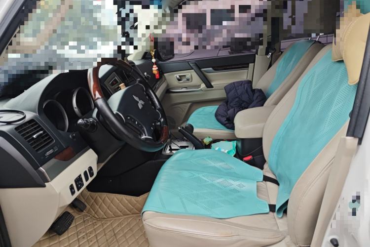 Used Mitsubishi Pajero 2018 V97 3.8L 5-Door GLS Sunroof – U.S. Specification Left Front Seat
