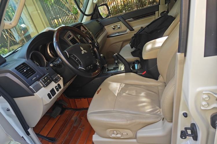 Used Mitsubishi Pajero 2018 V97 3.8L 5-Door GLS Sunroof – Middle East Left Front Seat