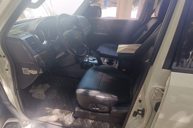 Used Mitsubishi Pajero 2018 3.0L Automatic Prestige Edition Left Front Seat