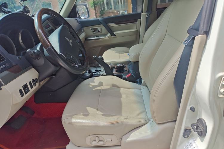 Used Mitsubishi Pajero  Left Front Seat