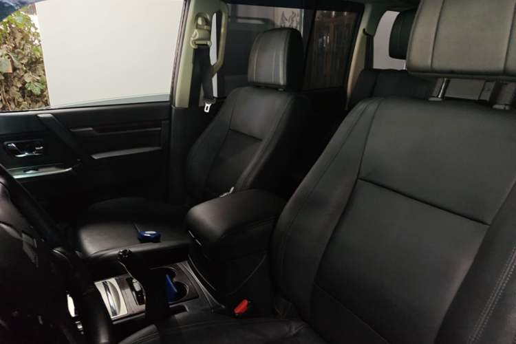 Used Mitsubishi Pajero 2018 V97 3.8L 5-Door GLS Sunroof – U.S. Specification Left Front Seat