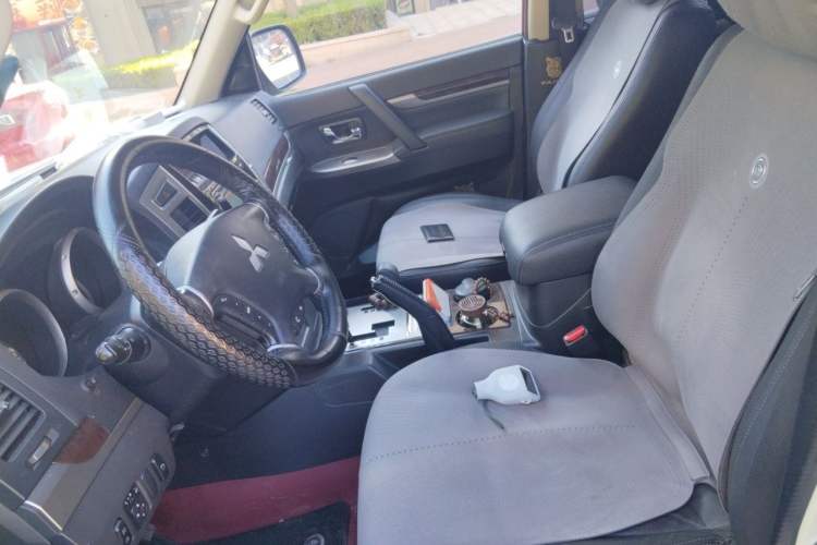 Used Mitsubishi Pajero 2018 3.0L Automatic Luxury Edition Left Front Seat