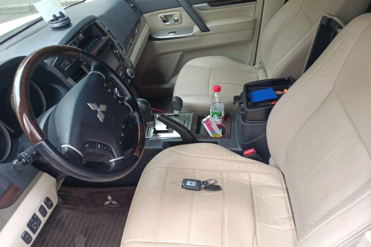 Used Mitsubishi Pajero 2018 V97 3.8L 5-Door GLS Sunroof – Middle East Left Front Seat