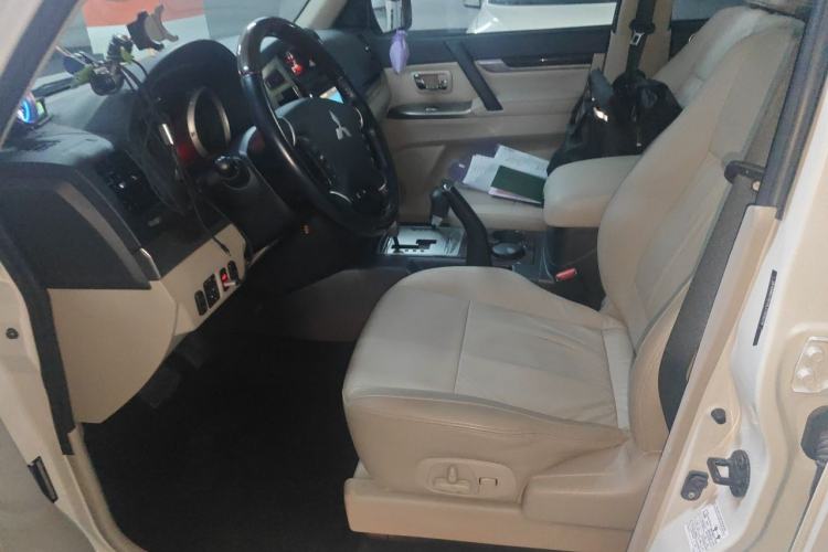 Used Mitsubishi Pajero 2018 V97 3.8L 5-Door GLS Sunroof – Middle East Left Front Seat