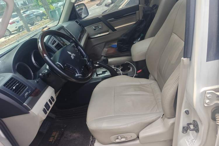 Used Mitsubishi Pajero 2018 V97 3.8L 5-Door GLS Sunroof – Middle East Left Front Seat