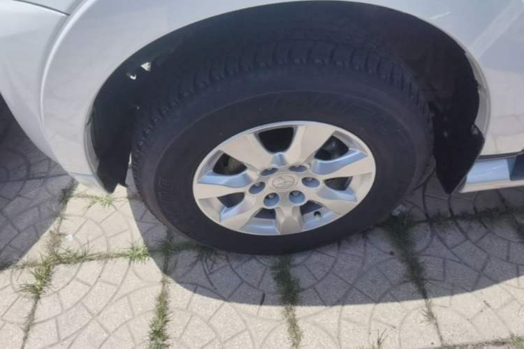 Used Mitsubishi Pajero 2018 3.0L Automatic Standard Edition Left Front Wheel Hub
