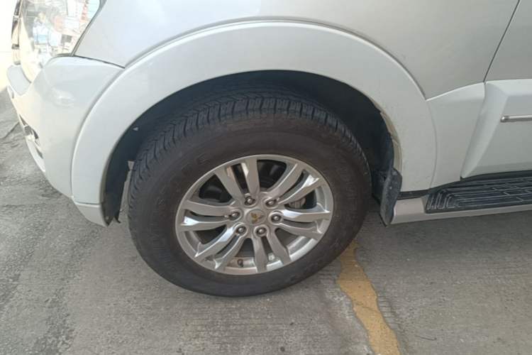 Used Mitsubishi Pajero 2018 V97 3.8L 5-Door GLS Sunroof – Middle East Left Front Wheel Hub