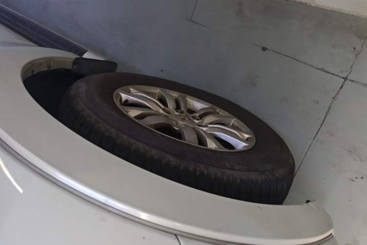 Used Mitsubishi Pajero 2018 V97 3.8L 5-Door GLS Sunroof – U.S. Specification Left Front Wheel Hub
