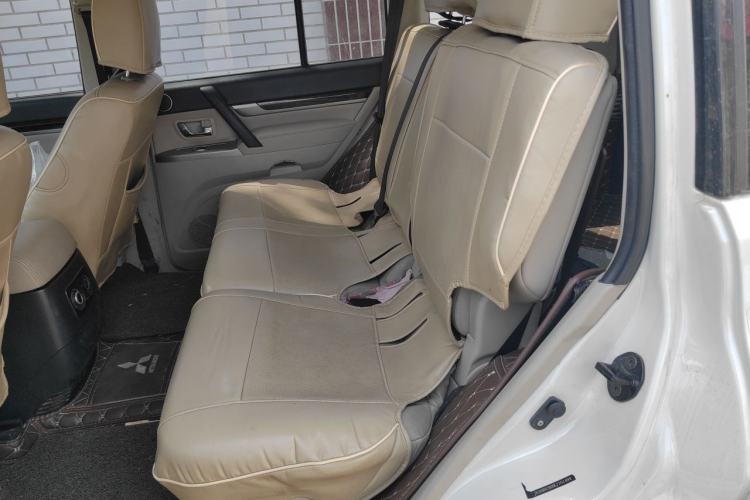 Used Mitsubishi Pajero  Left Rear Seat
