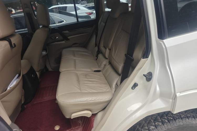 Used Mitsubishi Pajero 2018 V97 3.8L 5-Door GLS Sunroof – Middle East Left Rear Seat