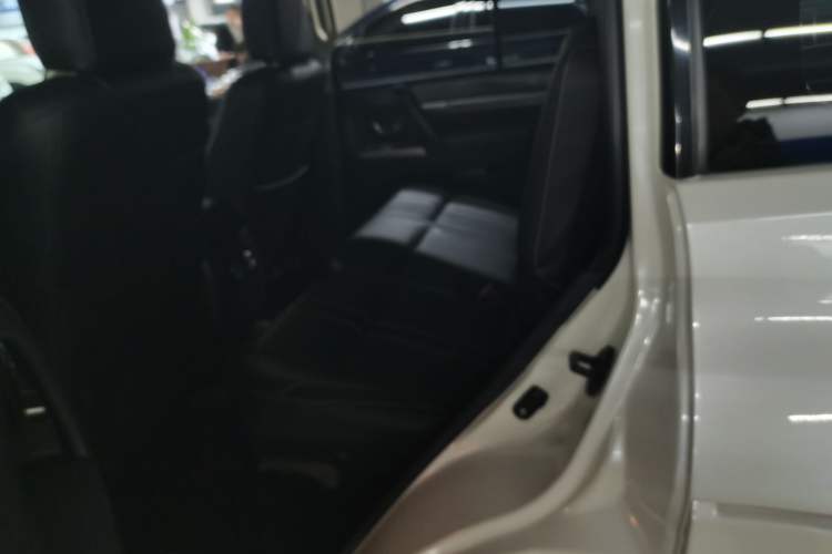 Used Mitsubishi Pajero 2018 3.0L Automatic Standard Edition Left Rear Seat