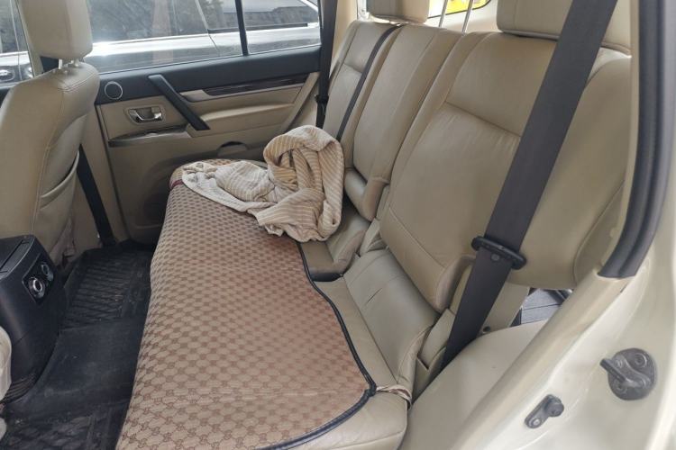 Used Mitsubishi Pajero 2018 V97 3.8L 5-Door GLS Sunroof – Middle East Left Rear Seat