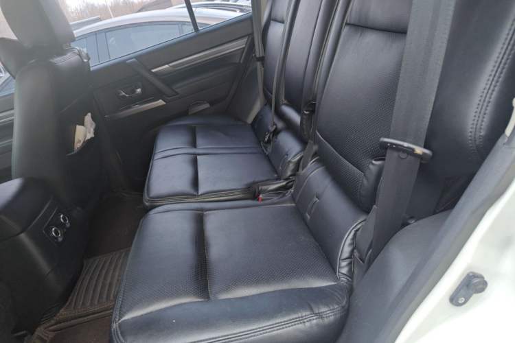 Used Mitsubishi Pajero 2018 3.0L Automatic Standard Edition Left Rear Seat