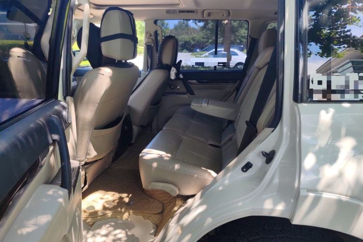 Used Mitsubishi Pajero  Left Rear Seat