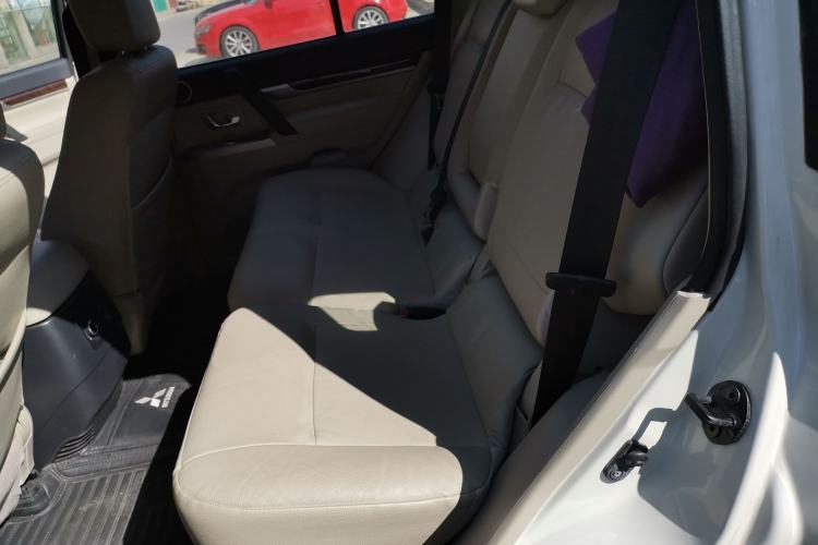 Used Mitsubishi Pajero 2018 V93 3.0L 5-Door GLS Genuine Leather Version – Middle East Left Rear Seat