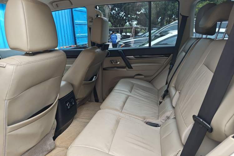 Used Mitsubishi Pajero  Left Rear Seat