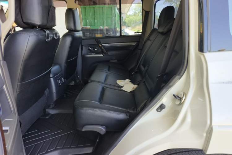 Used Mitsubishi Pajero 2018 3.0L Automatic Standard Edition Left Rear Seat