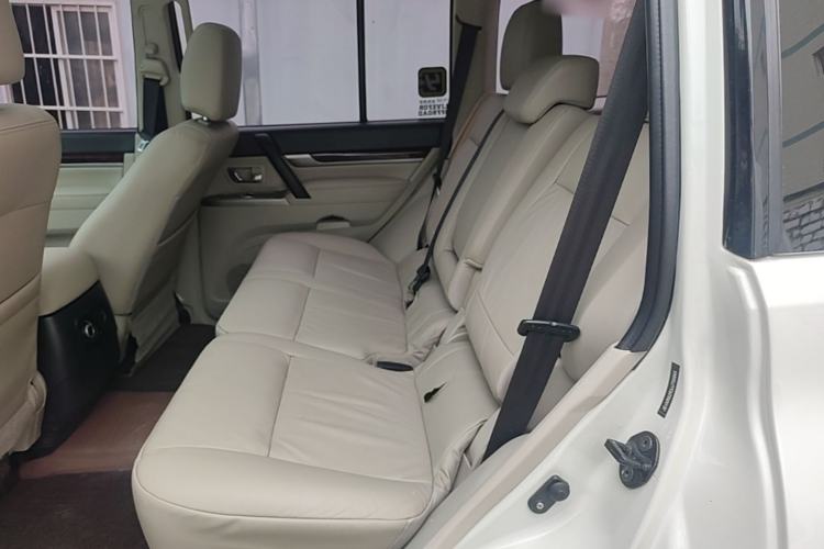Used Mitsubishi Pajero  Left Rear Seat