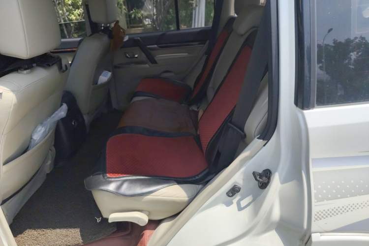 Used Mitsubishi Pajero  Left Rear Seat