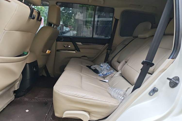 Used Mitsubishi Pajero  Left Rear Seat