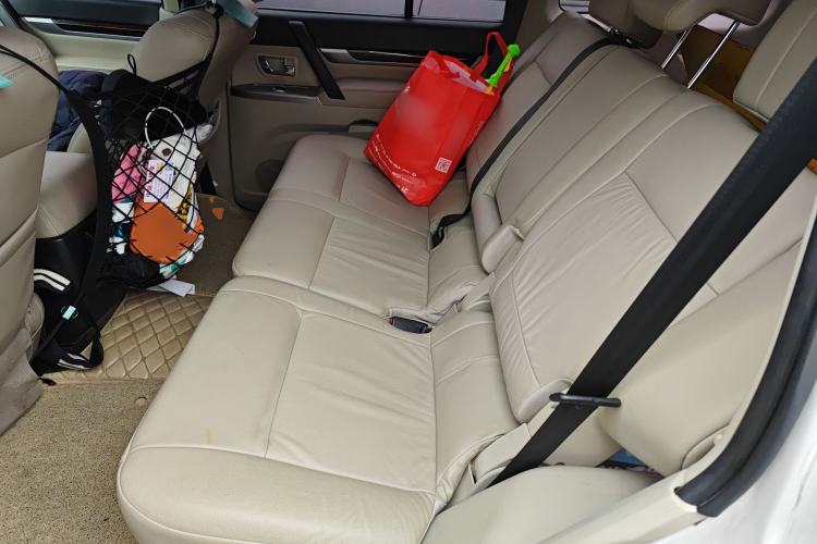 Used Mitsubishi Pajero 2018 V97 3.8L 5-Door GLS Sunroof – U.S. Specification Left Rear Seat