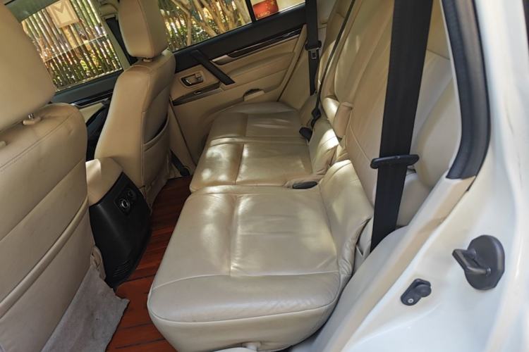 Used Mitsubishi Pajero 2018 V97 3.8L 5-Door GLS Sunroof – Middle East Left Rear Seat