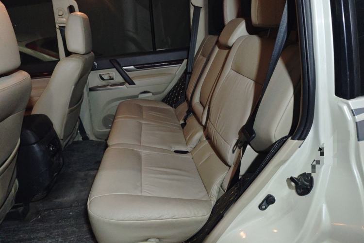 Used Mitsubishi Pajero  Left Rear Seat